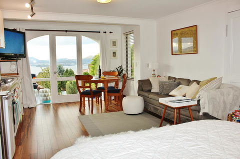 Million Dollar Views - Accommodation Rockhampton 32