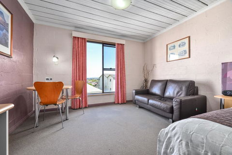 Balmoral On York - Accommodation Rockhampton 0
