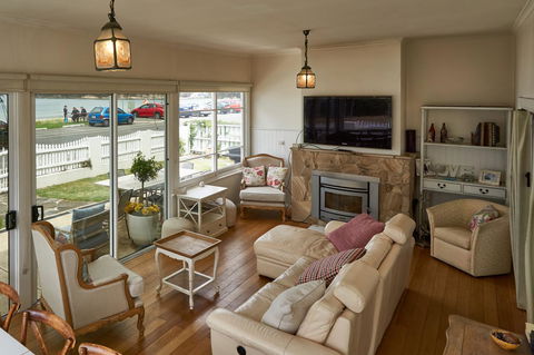The Ultimate Beach House - Accommodation Rockhampton 3