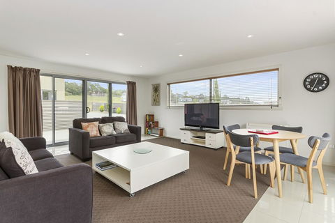 170 Hazards View Drive - Unit 2 - Accommodation Rockhampton 5