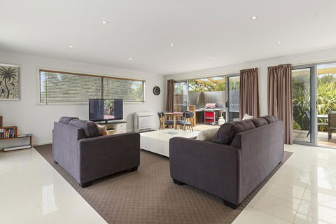 170 Hazards View Drive - Unit 2 - Accommodation Rockhampton 3