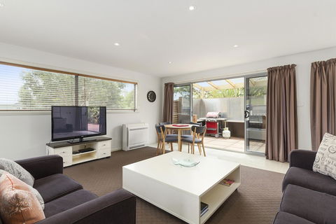 170 Hazards View Drive - Unit 2 - Accommodation Rockhampton 6