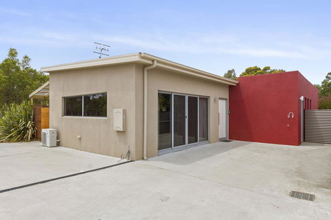 170 Hazards View Drive - Unit 2 - Accommodation Rockhampton 0