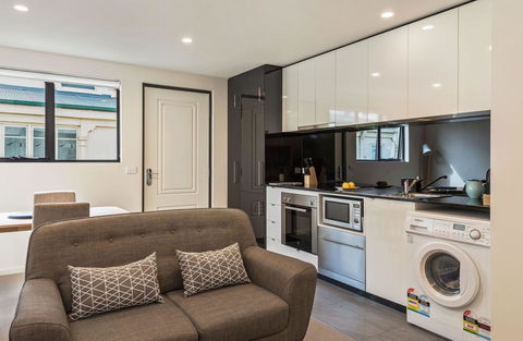 110 Hampden Apartments - Accommodation Rockhampton 1