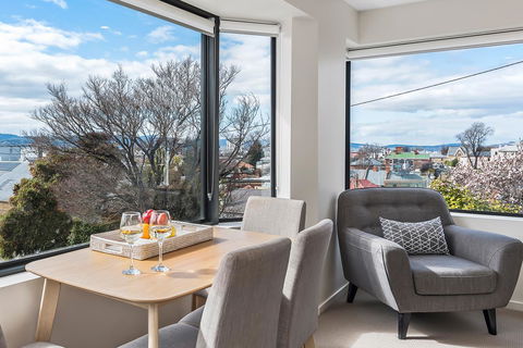 110 Hampden Apartments - Accommodation Rockhampton 4