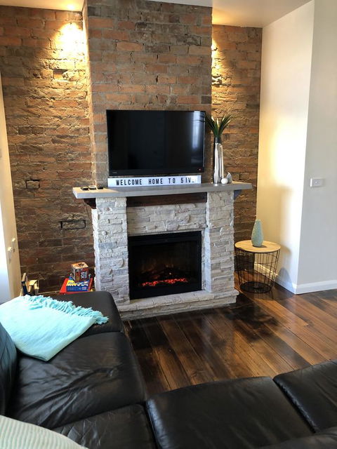 Apartment 5ive - Accommodation Rockhampton 2