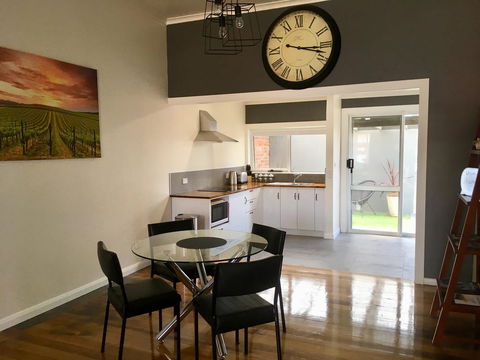 Apartment 5ive - Accommodation Rockhampton 5
