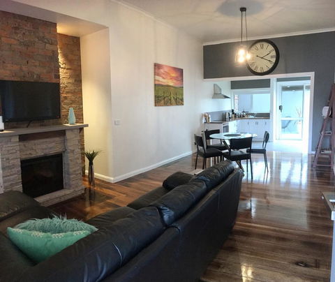 Apartment 5ive - Accommodation Rockhampton 0