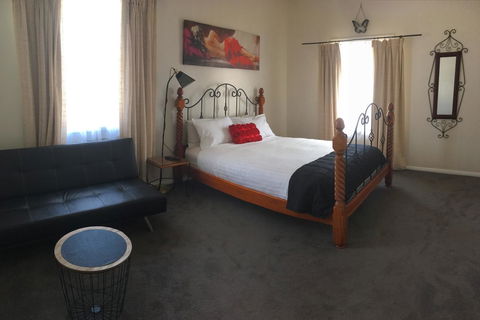 Apartment 5ive - Accommodation Rockhampton 7