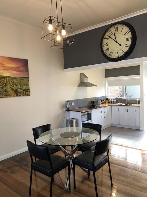 Apartment 5ive - Accommodation Rockhampton 1