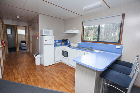 Seven Mile Beach Cabin And Caravan Park - Accommodation Rockhampton 3