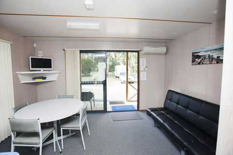 Seven Mile Beach Cabin And Caravan Park - Accommodation Rockhampton 12