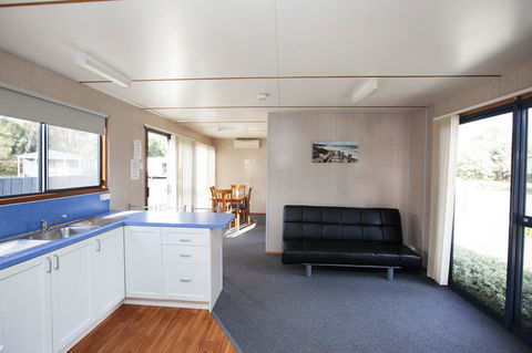 Seven Mile Beach Cabin And Caravan Park - Accommodation Rockhampton 6
