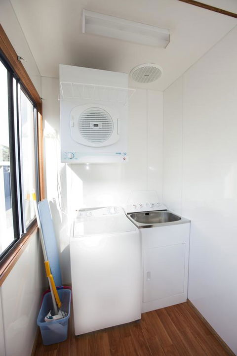 Seven Mile Beach Cabin And Caravan Park - Accommodation Rockhampton 5