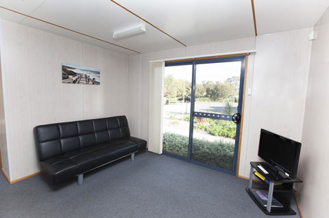 Seven Mile Beach Cabin And Caravan Park - Accommodation Rockhampton 18