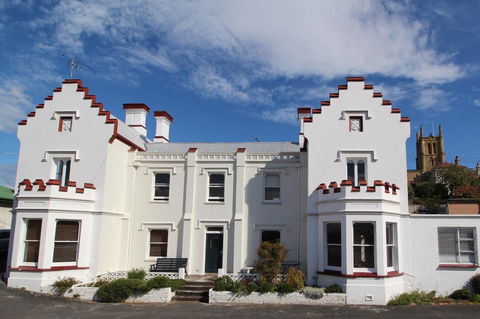 Trinity Hill Apartments - Accommodation Rockhampton 0