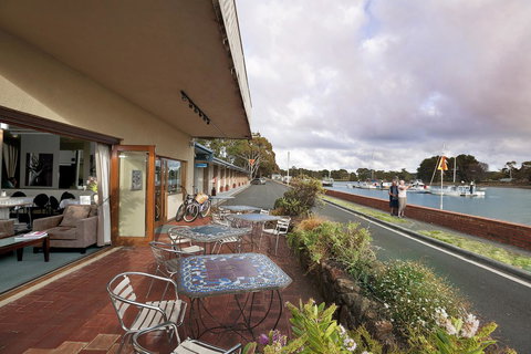 The Waterfront Wynyard - Accommodation Rockhampton 3