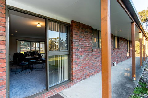 Acton Park Holiday Units - Accommodation Rockhampton 2