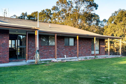 Acton Park Holiday Units - Accommodation Rockhampton 1