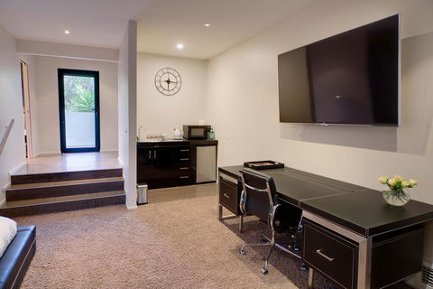 Amare Beachside Luxury - Accommodation Rockhampton 16