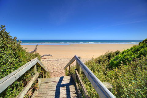Amare Beachside Luxury - Accommodation Rockhampton 24