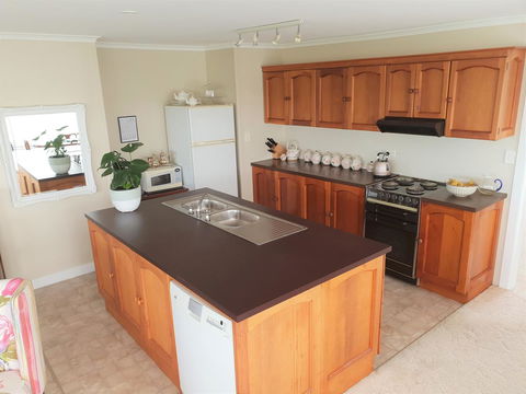 Garden By The Beach - Gateway To The East Coast, Close To Airport - Accommodation Rockhampton 1
