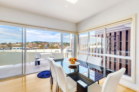 Bellerive Marina View Apartments NO 27 - Accommodation Rockhampton 1