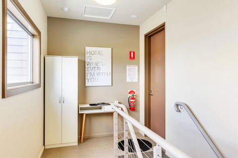Bellerive Marina View Apartments NO 27 - Accommodation Rockhampton 18