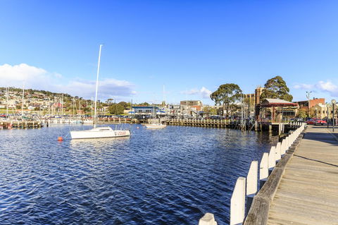 Bellerive Marina View Apartments NO 27 - Accommodation Rockhampton 21