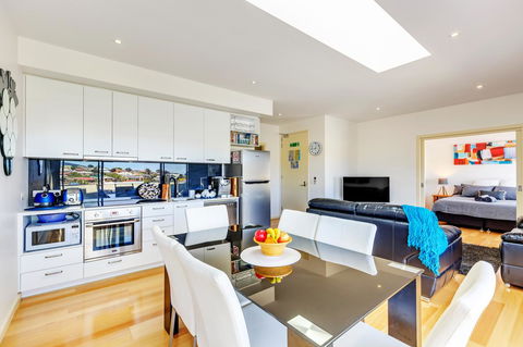 Bellerive Marina View Apartments NO 27 - Accommodation Rockhampton 0