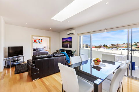 Bellerive Marina View Apartments NO 27 - Accommodation Rockhampton 2