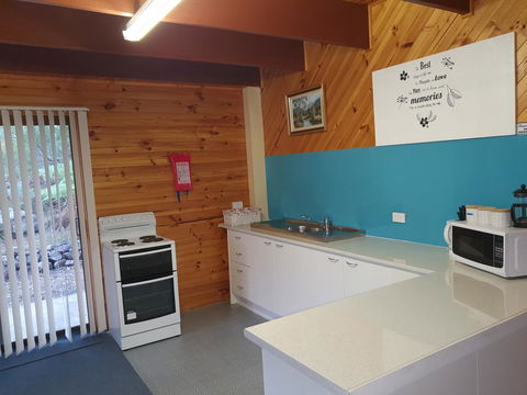 Roland B&B - Accommodation Rockhampton 0