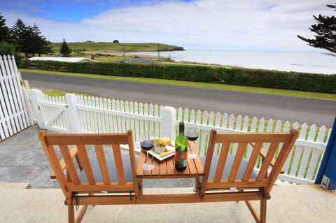 @ The Beach & Not Quite @ The Beach Holiday Cottages - Stanley - Accommodation Rockhampton 7