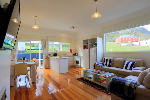 @ The Beach & Not Quite @ The Beach Holiday Cottages - Stanley - Accommodation Rockhampton 17