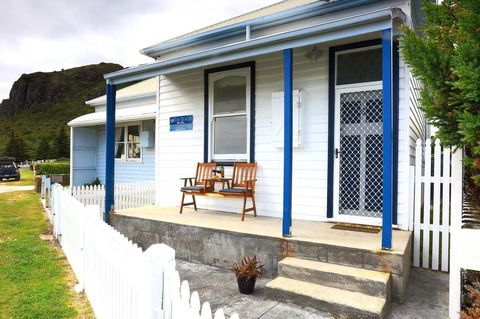 @ The Beach & Not Quite @ The Beach Holiday Cottages - Stanley - Accommodation Rockhampton 8