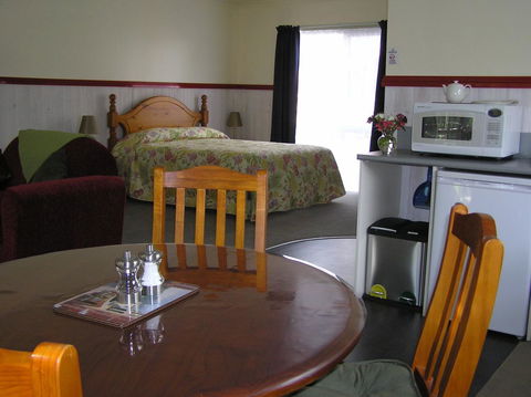 The Crays Accommodation - Accommodation Rockhampton 35