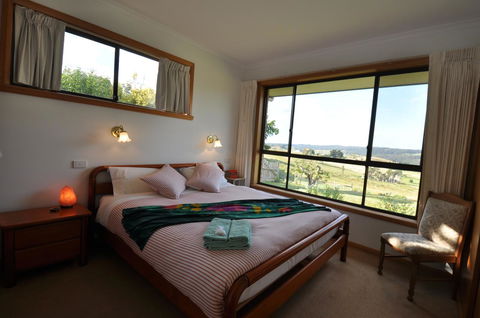 Plovers Ridge Country Retreat - Accommodation Rockhampton 1