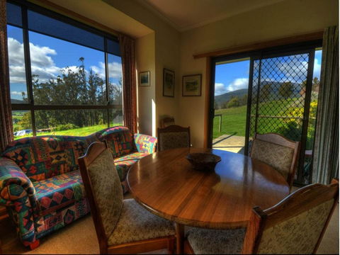 Plovers Ridge Country Retreat - Accommodation Rockhampton 5
