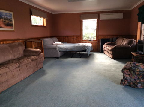 Our Cottage - Accommodation Rockhampton 5