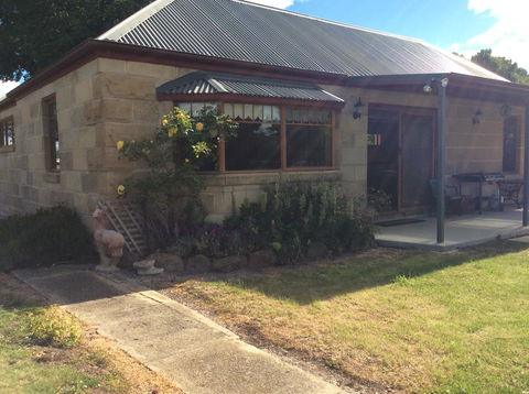 Our Cottage - Accommodation Rockhampton 10
