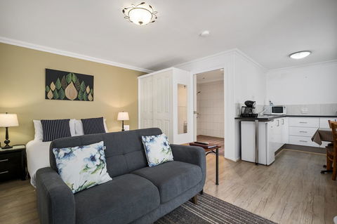 Oyster Cove Chalet - Accommodation Rockhampton 2