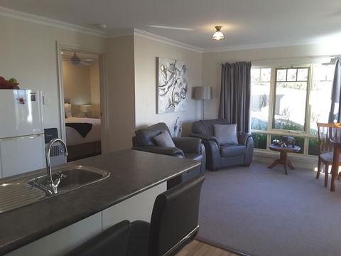 On The Terrace - Accommodation Rockhampton 36