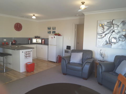 On The Terrace - Accommodation Rockhampton 7