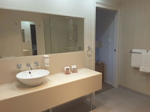 On The Terrace - Accommodation Rockhampton 6