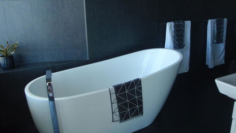 Quarry House Luxury Retreat - Accommodation Rockhampton 15