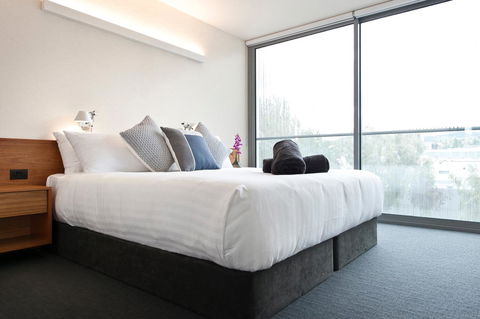Quarry House Luxury Retreat - Accommodation Rockhampton 0