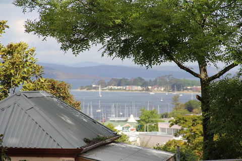 Old Bishop\'s Quarters Heritage, Modern & Unique Accommodation - Accommodation Rockhampton 9