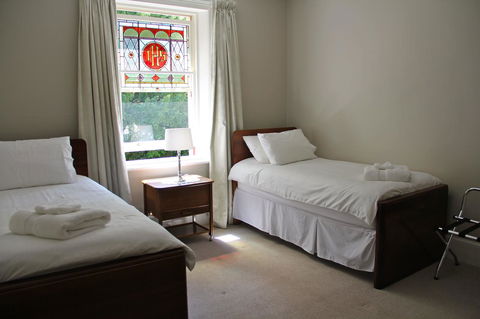 Old Bishop\'s Quarters Heritage, Modern & Unique Accommodation - Accommodation Rockhampton 8