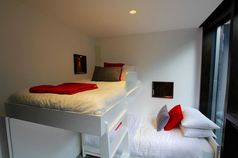 Old Bishop\'s Quarters Heritage, Modern & Unique Accommodation - Accommodation Rockhampton 3