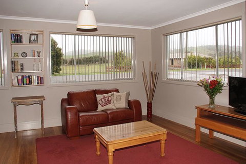 Pinestumps Holiday Home - Accommodation Rockhampton 2